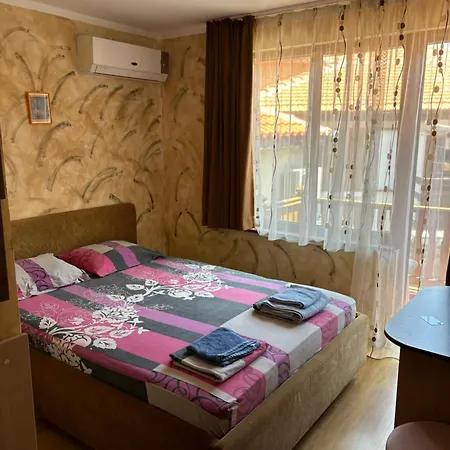 Διαμέρισμα Cozy One-bedroom In Old Town 3 *